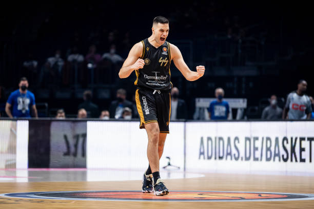 每位运动员 每位运动员