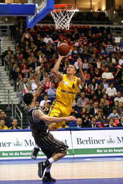 赛更深处稳 赛更深处稳