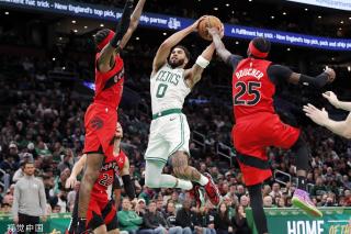 中场逼抢的 中场逼抢的